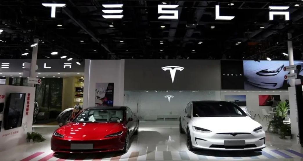 इलॉन मस्क भाऊंची टेस्ला भारतात येणार, देशाच्या आर्थिक राजधानीत पहिले शोरुम, काय असणार वैशिष्ट्ये ? इलॉन मस्क भाऊंची टेस्ला भारतात येणार, देशाच्या आर्थिक राजधानीत पहिले शोरुम, काय असणार वैशिष्ट्ये ?