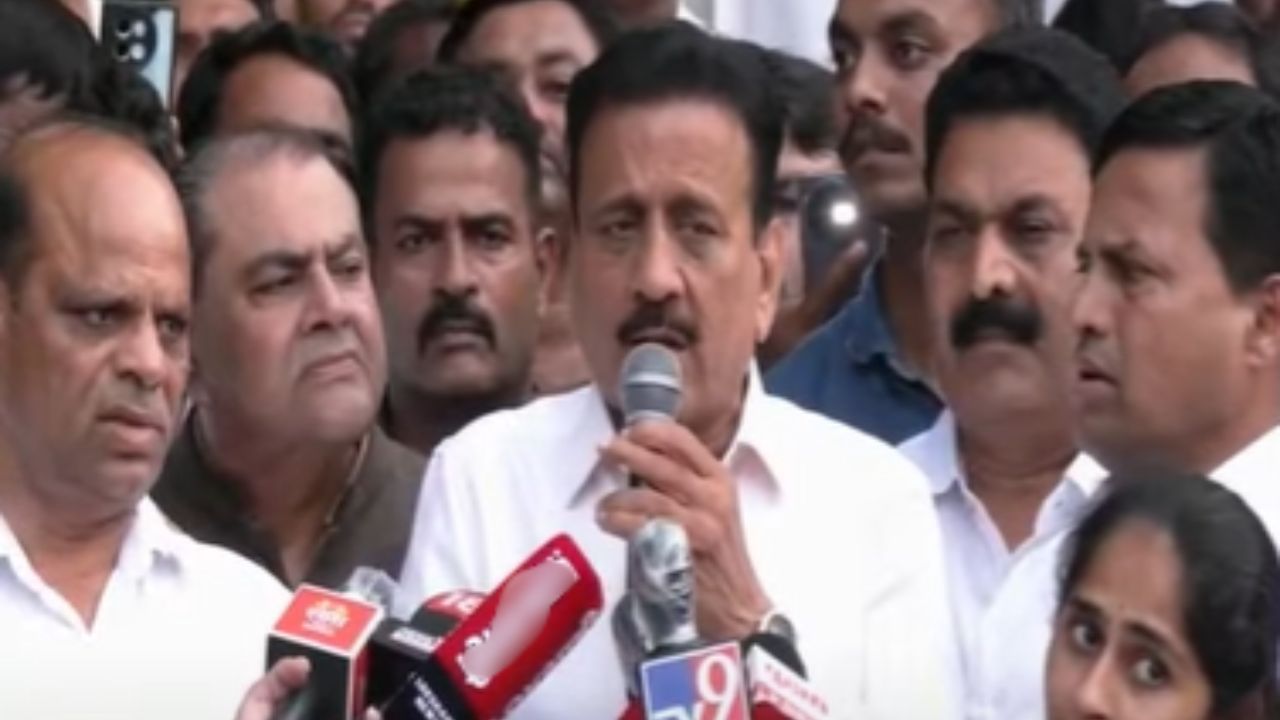 शिक्षकांसमोर सरकार झुकलं, सर्व मागण्या मान्य; 'या' तारखेला पगार होणार