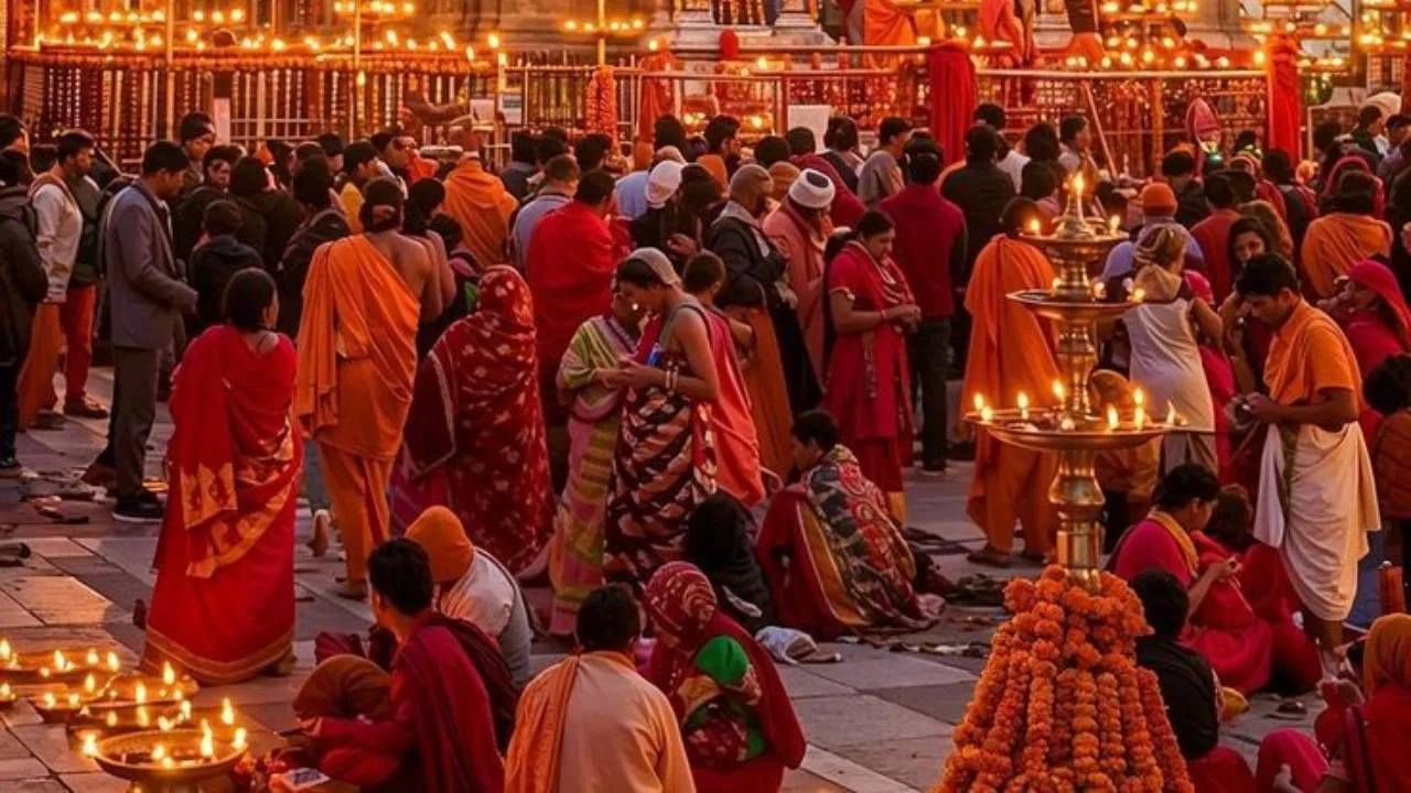 तुम्हाला जर मंदिरात पैसे मिळाले तर तुम्ही थेट ते दानपेटीत टाकू शकता. यामुळे देवाचा आशीर्वाद तुम्हाला मिळतो, अशी श्रद्धा आहे. (सर्व फोटो- टीव्ही 9 हिंदी)