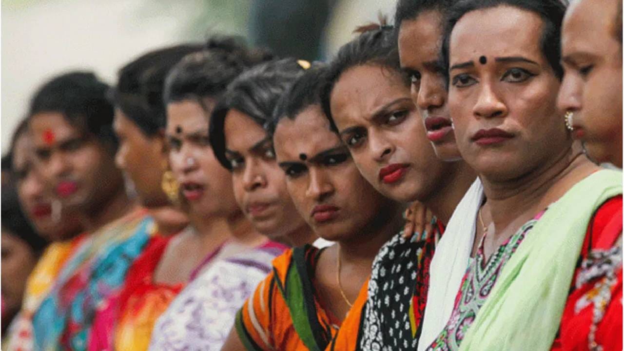 रहस्यमय! किर्रर रात्री मृत तृतीयपंथीयाला चालवत स्मशानभूमीपर्यंत नेतात