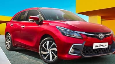 काय बोलता! टोयोटाच्या स्वस्त कारमध्ये मिळणार 6 एअरबॅग्ज, जाणून घ्या