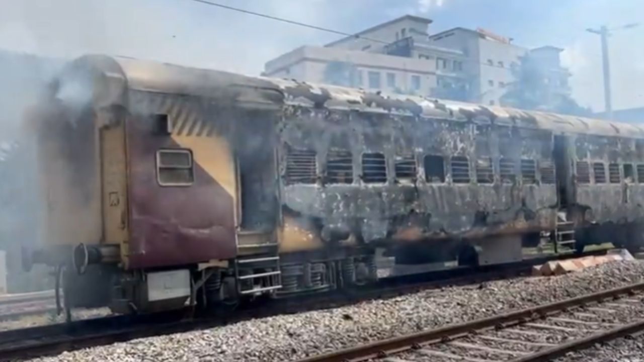 मोठी बातमी! हिसार एक्सप्रेस-रायलसीमा एक्सप्रेसच्या डब्यांना लागली आग