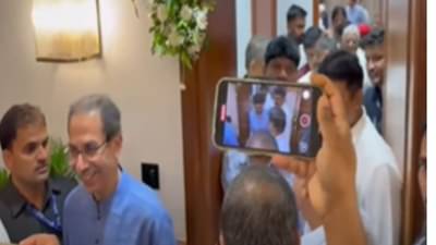 मोठी बातमी! फडणवीस आणि ठाकरेंमध्ये अर्धा तास बैठक, नेमकी कशावर चर्चा?