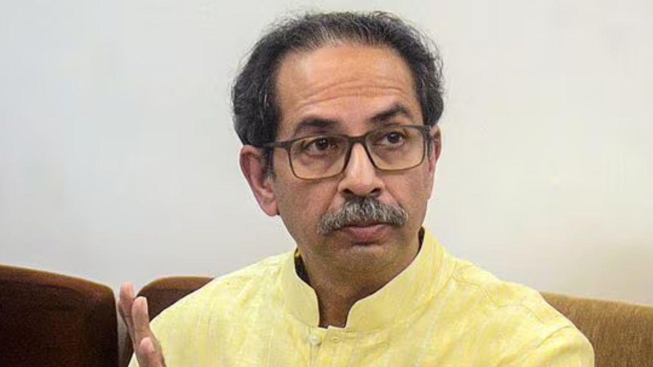 राज्यात राष्ट्रपती राजवट लावण्यासारखी परिस्थिती, उद्धव ठाकरे सत्ताधाऱ्यांवर बरसले राज्यात राष्ट्रपती राजवट लावण्यासारखी परिस्थिती, उद्धव ठाकरे सत्ताधाऱ्यांवर बरसले