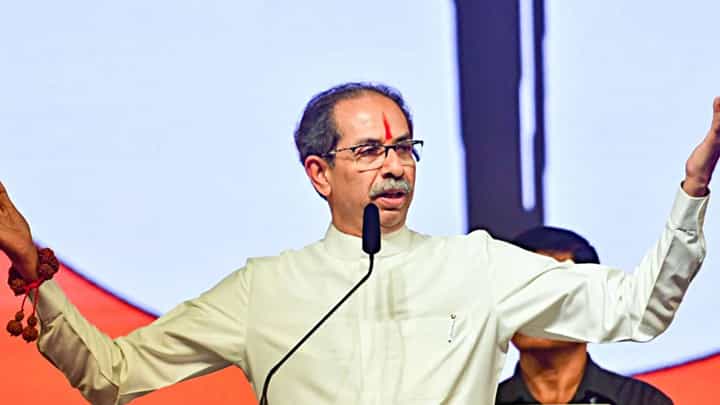 Uddhav Thackeray : भाजपच्या बुडाला आग लागलीय, समजू शकतो; उद्धव ठाकरेंची खोचक टीका Uddhav Thackeray : भाजपच्या बुडाला आग लागलीय, समजू शकतो; उद्धव ठाकरेंची खोचक टीका