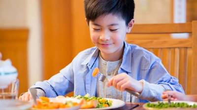 माणूस गरजेपेक्षा जास्त का खातो? यामागचं विज्ञान जाणून घ्या