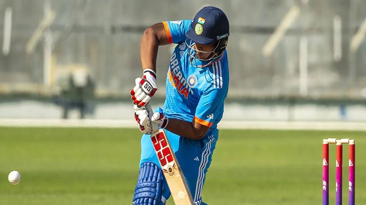 भारत आणि इंग्लंड अंडर 19 वनडे मालिका भारताने 3-2 ने आपल्या खिशात घातली. पाच सामन्यात वैभव सूर्यवंशीची बॅट चांगलीच तळपली. त्याने 71 च्या सरासरीने आणि 174.01 च्या स्ट्राईक रेटने 355 धावा केल्या. (फोटो- पीटीआय)