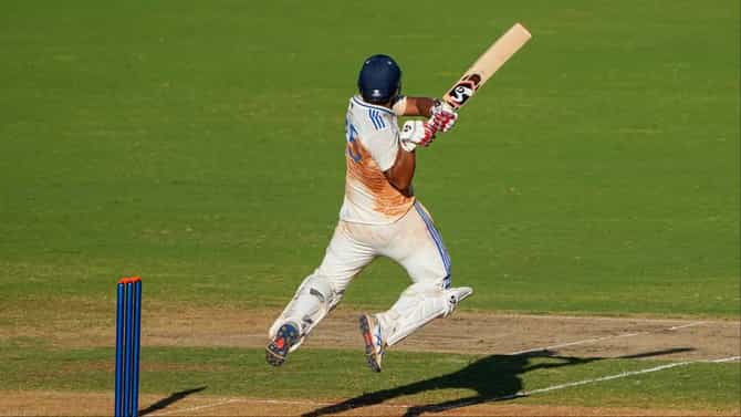 IND vs ENG : पहिल्या डावातील वेदना वैभव सूर्यवंशीने शमवल्या, इंग्लंडच्या गोलंदाजांना फोडत अर्धशतकी खेळी