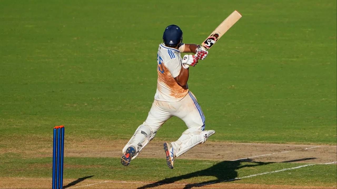 IND vs ENG : पहिल्या डावातील वेदना वैभव सूर्यवंशीने शमवल्या, इंग्लंडच्या गोलंदाजांना फोडत अर्धशतकी खेळी