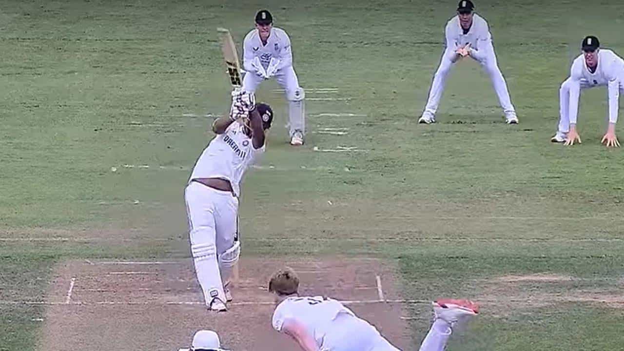 वैभव सूर्यवंशीला एक सवय पडली महागात, झालं असं की थेट गेला मैदानाबाहेर