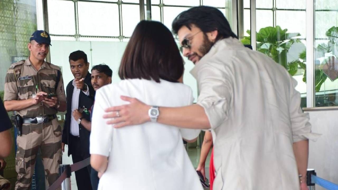 वीर आणि तारा यांच्या डेटिंगच्या चर्चा गेल्या अनेक दिवसांपासून होत आहेत. या दोघांनी एका फॅशन शोमध्ये एकत्र रॅम्प वॉक केला होता. त्यानंतर दोघं एकत्र इटलीला फिरायला गेले होते. एकाच लोकेशनवरून त्यांनी फोटो शेअर केले होते. 
