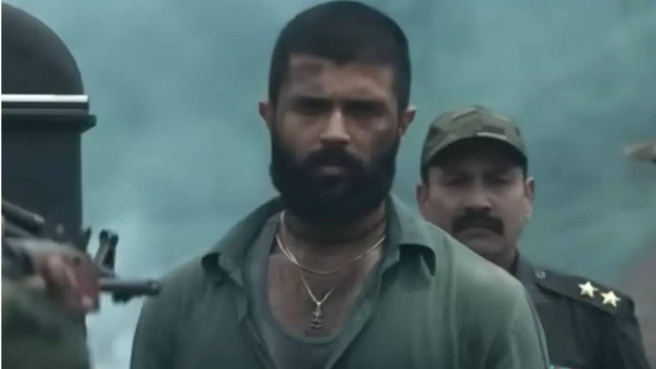 'किंग्डम'च्या ट्रेलरवर आणि विजयच्या भूमिकेवर चाहत्यांनी भरभरून प्रतिक्रिया दिल्या आहेत. 'हा चित्रपट बॉक्स ऑफिसवर कमाल कामगिरी करेल', असा विश्वास एका युजरने व्यक्त केला. चित्रपटातील विजयच्या नव्या लूकनेही नेटकऱ्यांचं लक्ष वेधलं आहे.