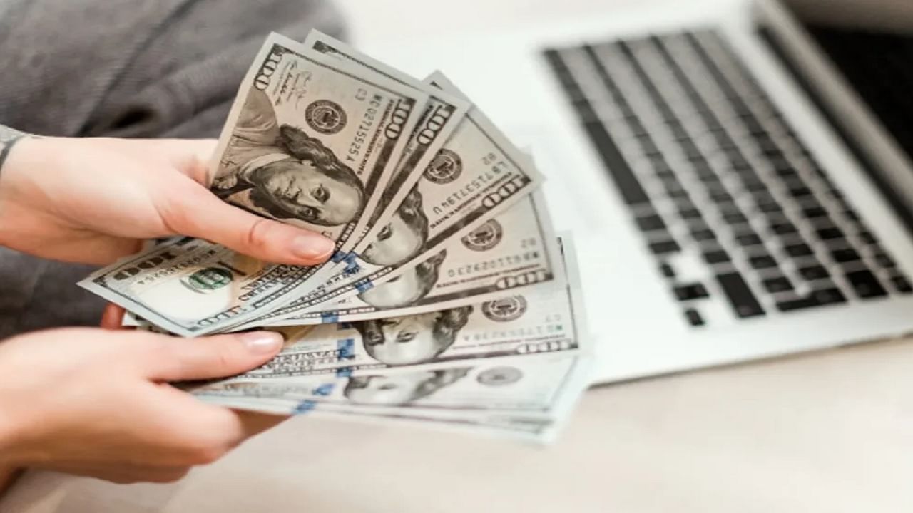 अमेरिकेत एका तासात 25,000 रु कमवायची संधी! जाणून घ्या या 5 भन्नाट नोकऱ्या