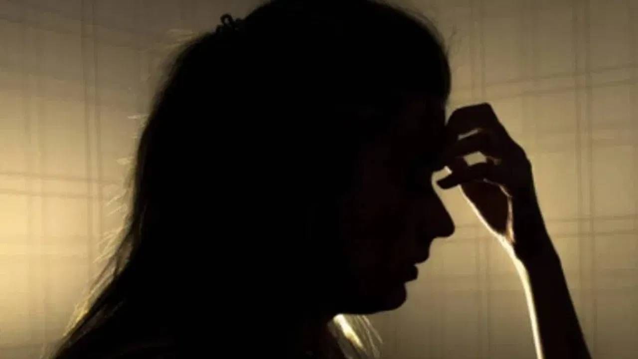 भयानक, शौचासाठी गेलेल्या महिलेला उचलून नेलं, धावत्या गाडीमध्ये विवाहितेवर सामूहिक बलात्कार, नंतर 11 दिवस...