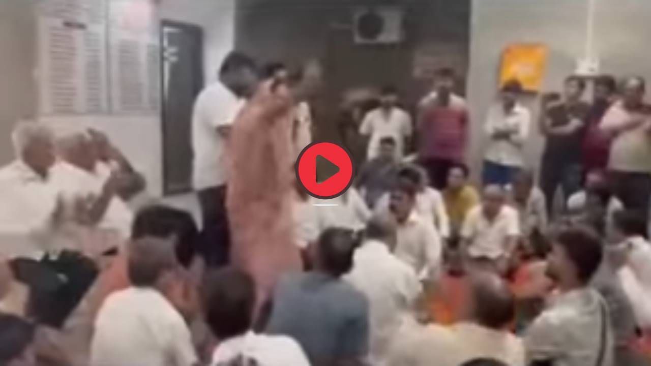 Video: ...तर मराठी लोकांचे चांगलेच हाल होतील; व्यापाऱ्यांच्या सभेत अमराठी महिलेची खुलेआम धमकी Video: ...तर मराठी लोकांचे चांगलेच हाल होतील; व्यापाऱ्यांच्या सभेत अमराठी महिलेची खुलेआम धमकी