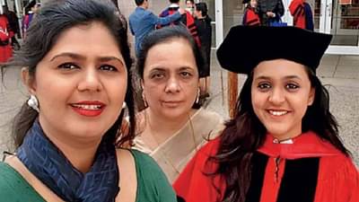 गोपीनाथ मुंडेंच्या तृतीय कन्येचं ऐतिहासिक पाऊल, एका निर्णयानं महाराष्ट्राचं राजकारण बदलणार?