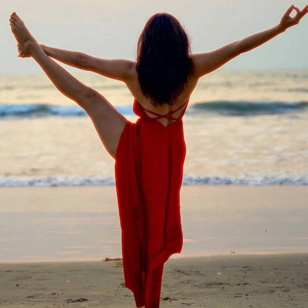 आज आम्ही तुम्हाला अशा अभिनेत्रीबद्दल सांगणार आहोत, जिने टीव्हीवर निगेटिव्ह रोल केले. शो मधून कोट्यवधीची कमाई करणाऱ्या अभिनेत्रीने अचानक अभिनय सोडून 5 वर्षात 1200 कोटीची कंपनी उभी केली. 