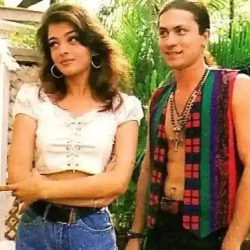 मॉडेलिंगच्या काळात ऐश्वर्या राय राजीव मुलचंदानीला भेटली होती. दोघांच्या मैत्रीचं रुपांतर कालांतराने प्रेमात झालं. तेव्हा ऐश्वर्या आणि राजीव रिलेशनशिपच्या चर्चांनी जोर धरला. राजीव याचं नाव अभिनेत्री मनिषा कोईराला हिच्यासोबत देखील जोडण्यात आलं. 