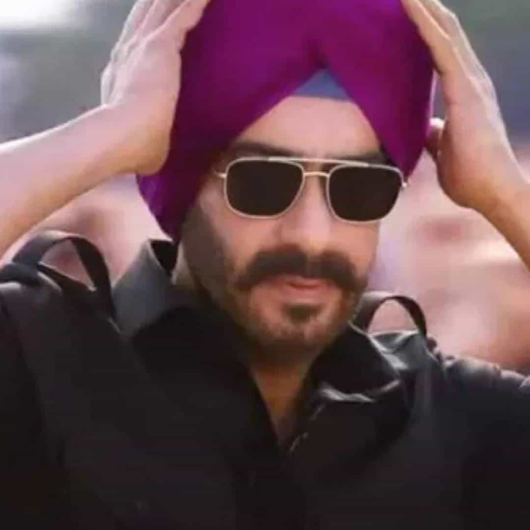 अजय देवगण सध्या 1 ऑगस्टला रिलीज होणाऱ्या त्याच्या 'सन ऑफ सरदार 2' चित्रपटामुळे चर्चेत आहे. सन ऑफ सरदार 2 एक कॉमेडी चित्रपट आहे. या चित्रपटाची फॅन्स बऱ्याच काळापासून प्रतिक्षा करत होते. या चित्रपटाचा थेट क्लॅश धडक 2 चित्रपटाशी होणार आहे. 3 वर्षांपूर्वी अजय देवगणचा बॉक्स ऑफिसवर एक कॉमेडी चित्रपट आलेला, थिएटरमध्ये हा चित्रपट आपटलेला.
