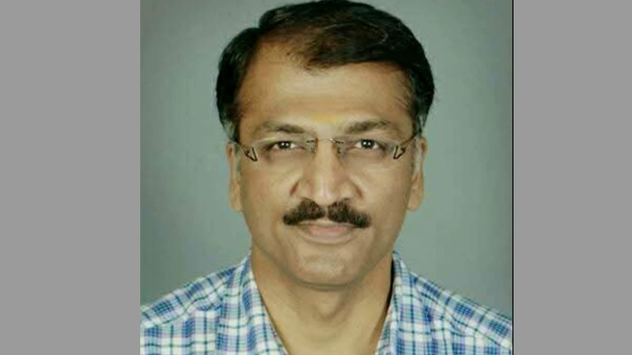 अजय राहिरकर : अजय राहिरकर हे अभिनव भारत संघटनेचे कोषाध्यक्ष आहेत. त्यांनी बॉम्बस्फोटाच्या कटासाठी आर्थिक मदत गोळा केल्याचा आरोप त्यांच्यावर आहे.