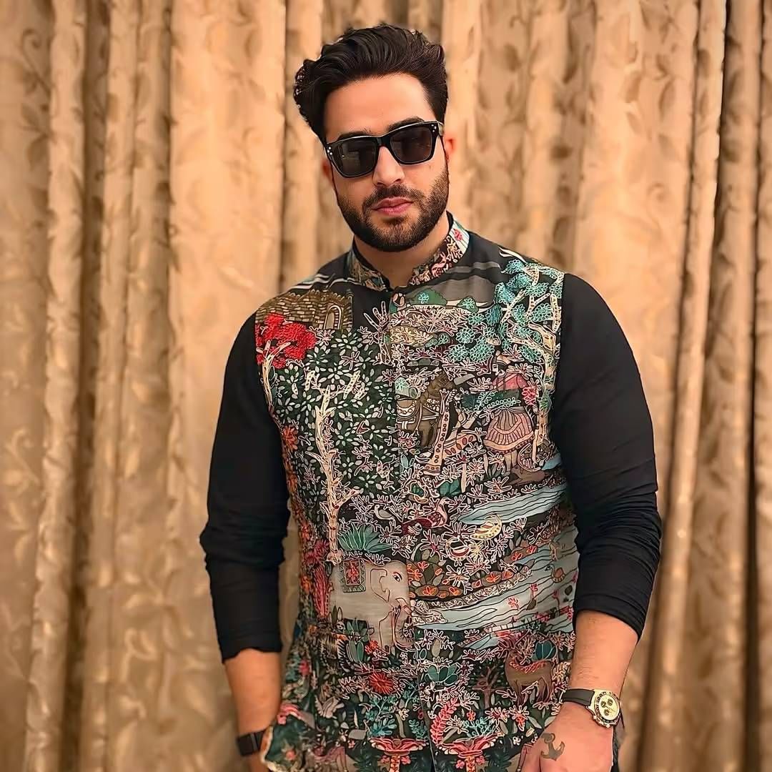 अलीकडेच एका मुलाखतीत अली आपल्या आयुष्यात झालेल्या एका बदलाबद्दल बोलला. त्याचं सर्व क्रेडिट त्याने पार्टनर जॅस्मिनला दिलय. अली म्हणाला की, "मी जॅस्मिनकडून बरच काही शिकतोय. मी कधी घरचं खायचो नाही. आता मी एकत्र शिफ्ट झालोय. तेव्हापासून मी फक्त घरच खाणं खातोय. त्यामुळे माझ्या शरीरात बदल दिसतायत"