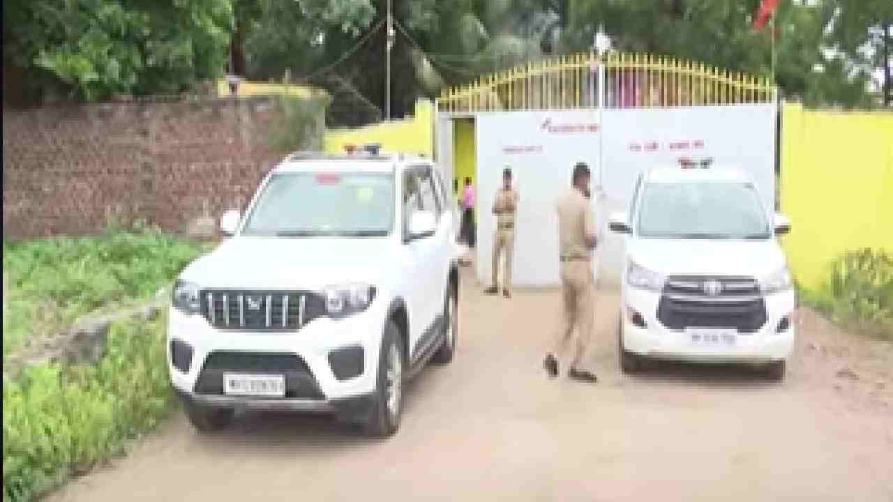 मोठी बातमी! आमदाराच्या भावाचा कलाकेंद्रात गोळीबार? डान्स करणारी तरुणी जखमी? मोठी बातमी! आमदाराच्या भावाचा कलाकेंद्रात गोळीबार? डान्स करणारी तरुणी जखमी?