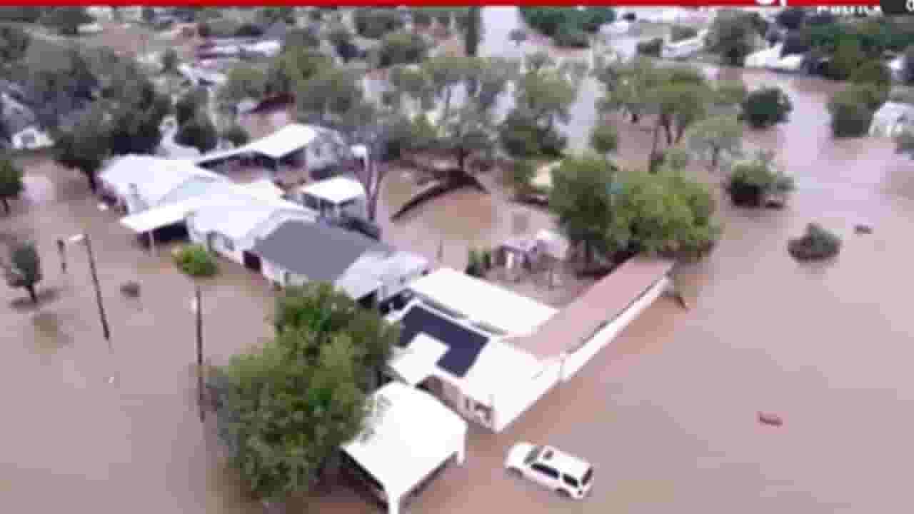 America Flood : हाहाकार! टेक्सासमधील ग्वाडालुपे नदीला महापूर, 51 जणांचा मृत्यू America Flood : हाहाकार! टेक्सासमधील ग्वाडालुपे नदीला महापूर, 51 जणांचा मृत्यू