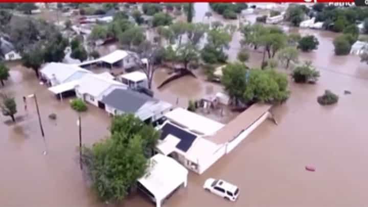 America Flood : हाहाकार! टेक्सासमधील ग्वाडालुपे नदीला महापूर, 51 जणांचा मृत्यू America Flood : हाहाकार! टेक्सासमधील ग्वाडालुपे नदीला महापूर, 51 जणांचा मृत्यू