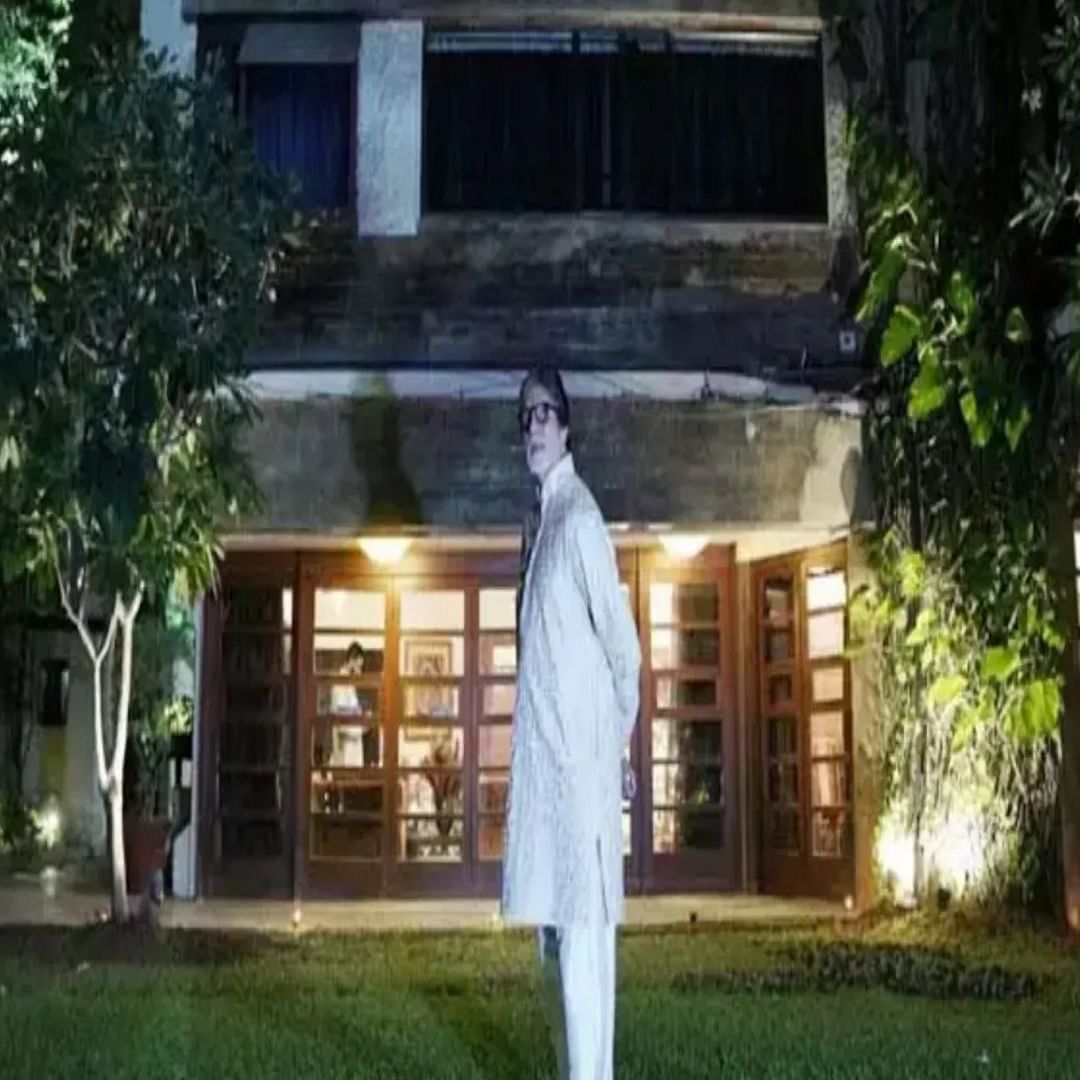 अमिताभ बच्चन म्हटलं की बॉलिवूडमधील सगळ्यात मोठं नाव. अभिनयासाठी देखील आणि घराणं म्हणून देखील बच्चन फॅमिलीकडे फार आदराने पाहिलं जातं. पण फक्त घराणंच नाही तर अमिताभ बच्चन यांच्याकडे असणाऱ्या प्रॉपर्टीची देखील तेवढीच चर्चा होत असते. अमिताभ बच्चन यांच्याकडे कोट्यावधी रुपयांचे बंगले आहेत. जर या बंगल्यांची किंमत जोडली तर त्यांची एकट्याची मालमत्ता सुमारे 1000 कोटी रुपयांची आहे. अमिताभ बच्चन यांचे कोट्यवधींचे बंगले असल्याचं म्हटलं जातं.