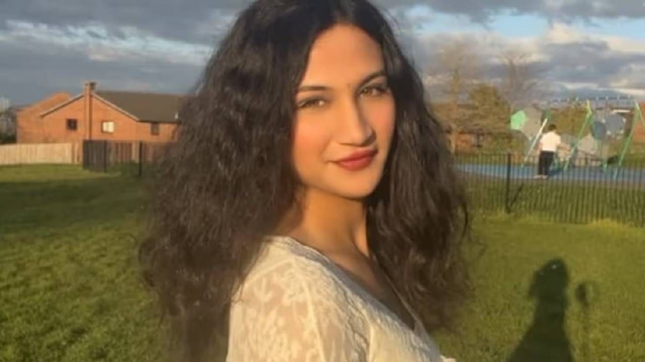 Anaya Bangar : ऑपरेशनपूर्वी हमसून रडली अनाया बांगर, मुलगा ते मुलगी होण्यास किती पैसे खर्च ? Anaya Bangar : ऑपरेशनपूर्वी हमसून रडली अनाया बांगर, मुलगा ते मुलगी होण्यास किती पैसे खर्च ?