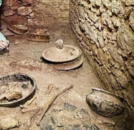 कारकोल शहर हे सहाव्या आणि सातव्या शतकामध्ये माया सभ्यतेचे एक प्रमुख केंद्र होते, असे बोलले जाते. या शहरात कधीकाळी 10 हजारापेक्षा अधिक लोकांचे घर होते असेही सांगितले जाते. मात्र 900 इसवी सनापर्यंत माया सभ्यतेच्या शहरांप्रमाणे हेदेखील शहर नष्ट झाले. (Photo Credit- X account- @PlayaRiviera)