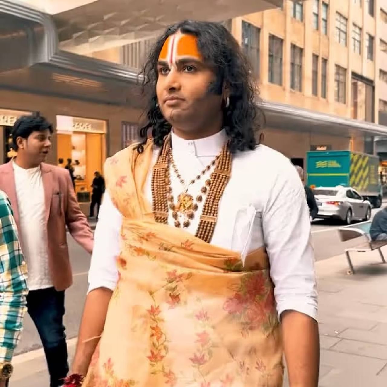 अनिरुद्धाचार्यांच्या या वक्तव्यावरुन बरीच टीका-टीप्पणी सुरु आहे. इंटरनेट यूजर्सशिवाय कथावाचक अनेक महिला संघटनांच्या रडारवर आहे. मंगळवारी दिशा पटानीची बहिण खुशबूने इन्स्टाग्रामवर व्हिडिओ शेअर करुन अनिरुद्धाचार्यांचा क्लास घेतला. खुशबूच्या म्हणण्याला युजर्सनी सपोर्ट केला. 