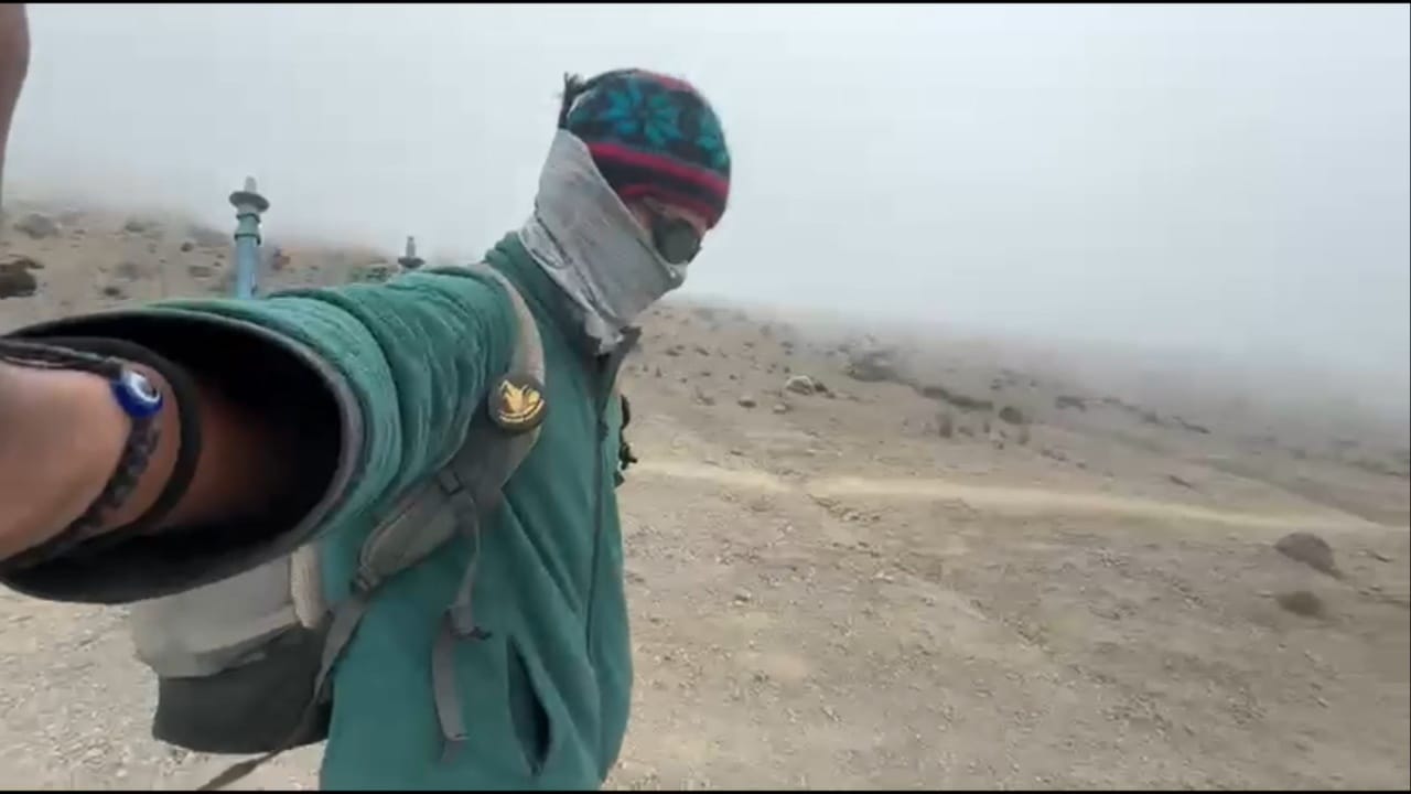 गेल्या सात वर्षांपासून आर्यन आउटडोअर क्षेत्रात सक्रिय आहे. त्याने भारतातील विविध निसर्गरम्य भागांमध्ये ४०० हून अधिक ट्रेक्स आणि ॲडव्हेंचर अनुभवांचे यशस्वीपणे नेतृत्व केले आहे. यामध्ये डे ट्रेक्स, मल्टी-डे बॅकपॅकिंग ट्रिप्स आणि हिमालयातील ट्रेक्सचा समावेश आहे.