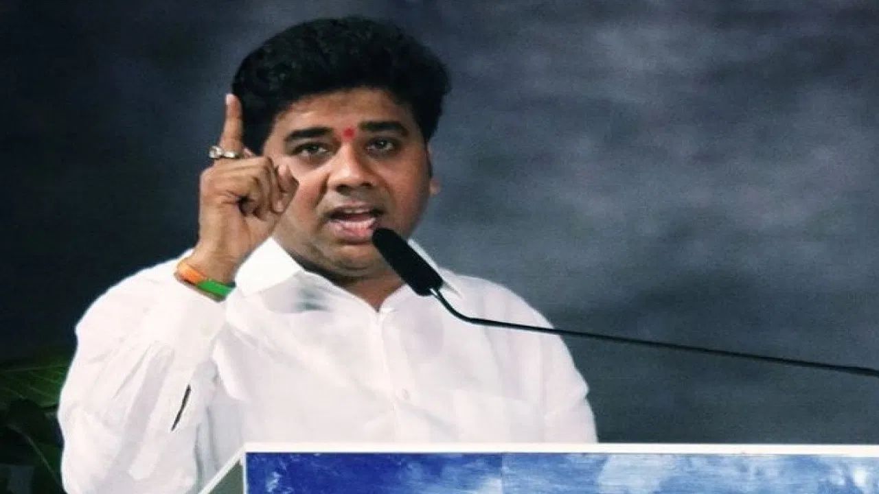 आमचा लढा..., मनसेनं पुन्हा मराठी भाषेवरून भाजपला घेरलं आमचा लढा..., मनसेनं पुन्हा मराठी भाषेवरून भाजपला घेरलं