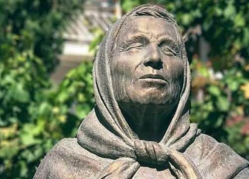 बाबा वेंगा सध्या हयात नाहीत. पण त्यांनी करुन ठेवलेल्या काही भविष्यवाण्या खऱ्या ठरलेल्या आहेत. त्यामुळेच त्यांच्या आगामी काही भविष्यवाण्या नेमक्या काय आहेत? याची जगभरात उत्सुकता असते. त्यांनी करून ठेवलेली अशीच एक मोठी भविष्यवाणी आता समोर आलेली आहे. 