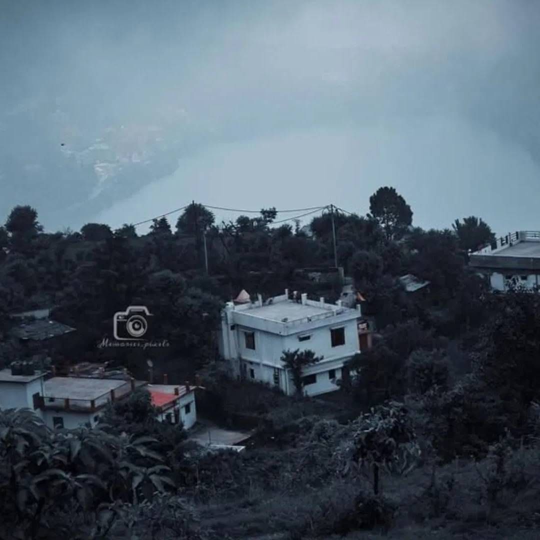 इथे राहण्याचे आणि खाण्या-पिण्याचे तुम्हाला बरेच ऑप्शन मिळतील. ते सुद्धा खूप स्वस्तात. भीमताल नैनीताल पासून खूप जवळ आहे. त्यामुळे तुमच्याकडे वेळ असेल तर तुम्ही नैनीताल सुद्धा एक्सप्लोर करु शकता.  ( Credit:sudhakar_gupta85)