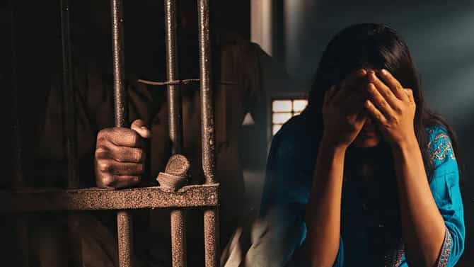 केबिनमध्ये बोलावून... बीड विनयभंग प्रकरणातल्या विजय पवारचा आणखी एक कारनामा समोर!
