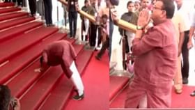 भास्कर जाधवांना हातवारे करणं भोवलं, विधान भवनाच्या पायऱ्यांवर लोटांगण भास्कर जाधवांना हातवारे करणं भोवलं, विधान भवनाच्या पायऱ्यांवर लोटांगण