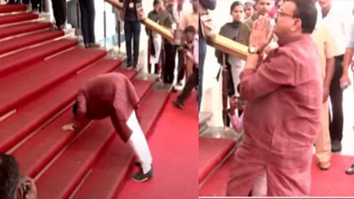 Bhaskar Jadhav : भास्कर जाधवांना हातवारे करणं भोवलं! पहिले सभागृहात माफी, आता थेट विधान भवनाच्या पायऱ्यांवरच लोटांगण Bhaskar Jadhav : भास्कर जाधवांना हातवारे करणं भोवलं! पहिले सभागृहात माफी, आता थेट विधान भवनाच्या पायऱ्यांवरच लोटांगण