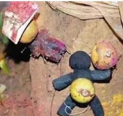 ग्रामीण भागात किंवा शहरी भागातील अंधश्रद्ध लोकही दैवी चमत्कारासारख्या अस्तित्त्वात नसलेल्या संकल्पनांना बळी पडतात. त्यामुळे काळी जादू असा कोणताही प्रकार अस्तित्त्वात नसून लिंबू, मिरची, हळद कुंकू, बाहुल्या यांच्या माध्यमातून लोकांना फक्त घाबरवण्याचा प्रकार घडतो. त्यामुळे नागरिकांनी योग्य ती काळजी घ्यावी, असे सांगितले जाते. (टीप- या लेखाच्या माध्यमातून अंधश्रद्धा पसरवण्याचा आमचा उद्देश नाही.)