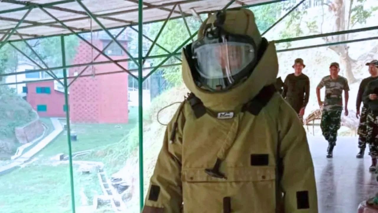 बॉम्ब डिफ्यूज करणारी ही विशेष फोर्स नेमकी काय करते? वाचा सविस्तर