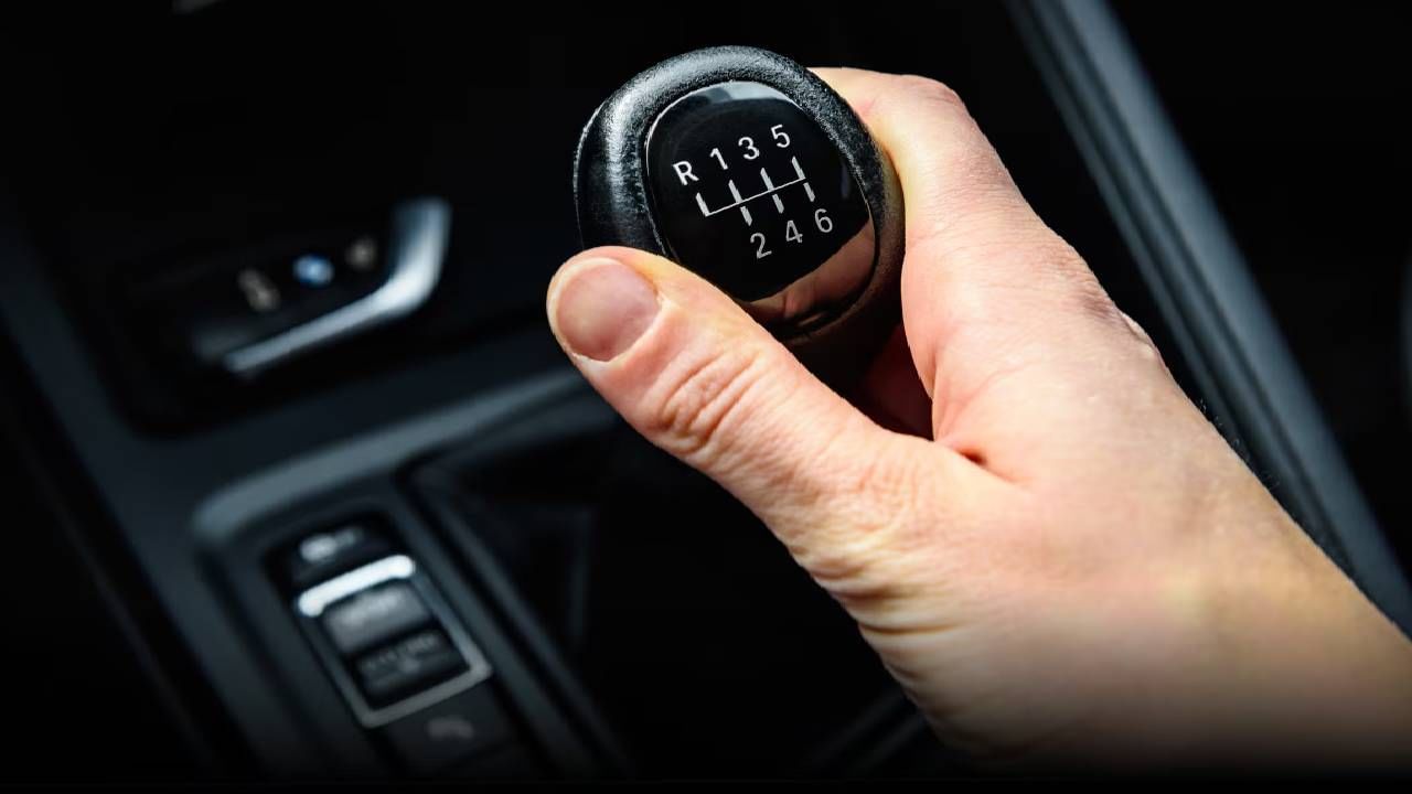कार खरेदी करताय? आधी गिअरबॉक्सबद्दल हे नक्की जाणून घ्या कार खरेदी करताय? आधी गिअरबॉक्सबद्दल हे नक्की जाणून घ्या