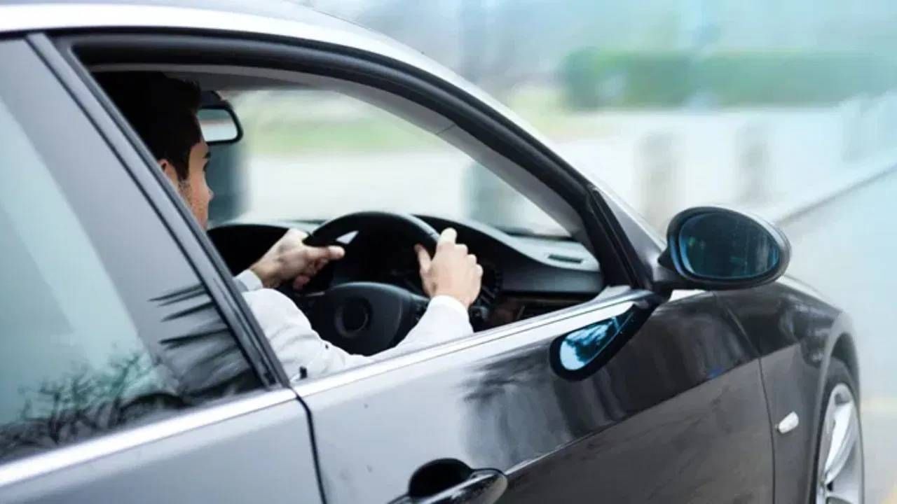 सोपी ट्रिक! गाडी चालवताना ब्रेक आणि क्लचचा ताळमेळ कसा साधायचा ? सोपी ट्रिक! गाडी चालवताना ब्रेक आणि क्लचचा ताळमेळ कसा साधायचा ?