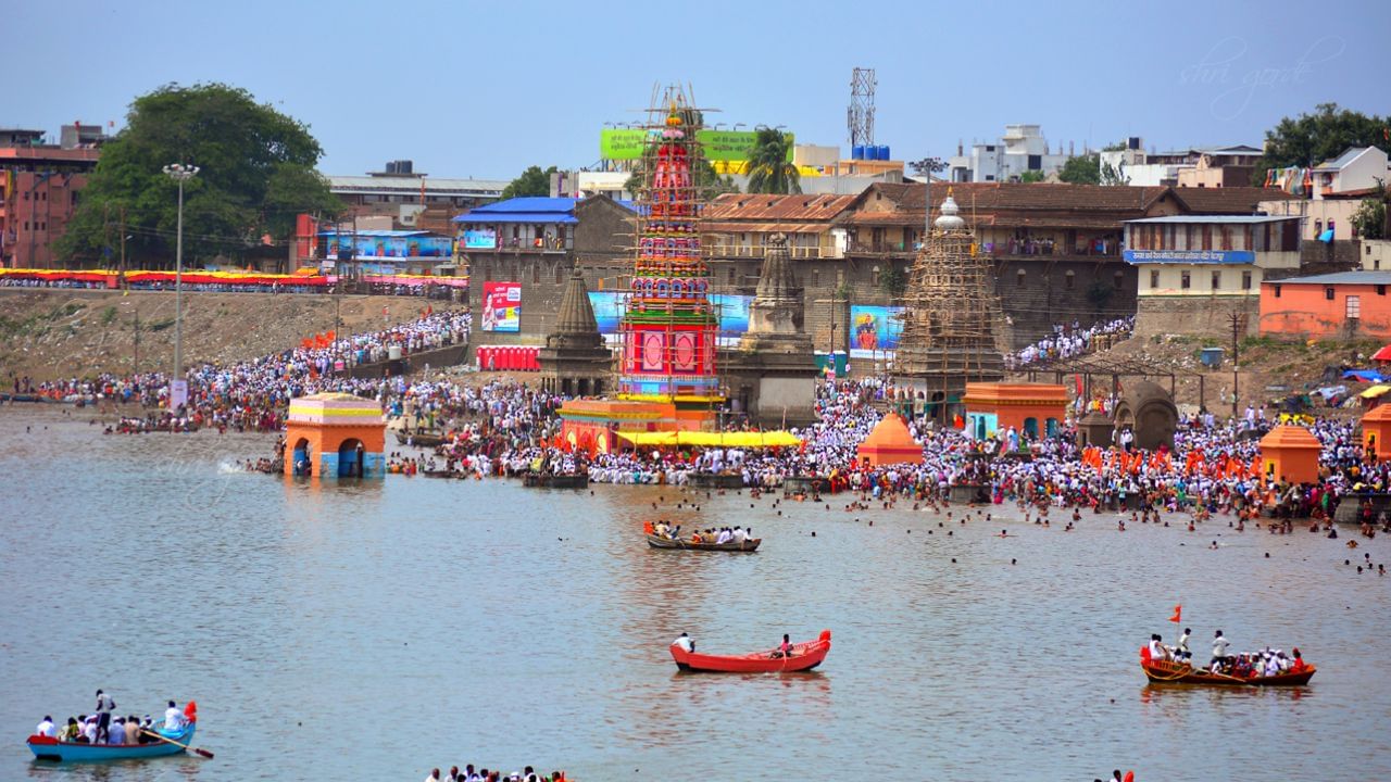 पंढरपुरात चंद्रभागा नदीत बुडून तीन भाविकांचा मृत्यू पंढरपुरात चंद्रभागा नदीत बुडून तीन भाविकांचा मृत्यू