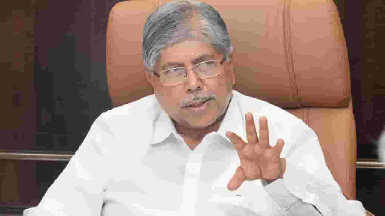 Chandrakant Patil : मुंबई तोडण्याची ताकद कोणात नाही, चंद्रकांत पाटलांचा ठाकरेंवर निशाणा