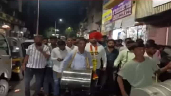 विधान भवनात मारहाण केली, जामीन मिळाला अन् आरोपीची मिरवणूक निघाली विधान भवनात मारहाण केली, जामीन मिळाला अन् आरोपीची मिरवणूक निघाली