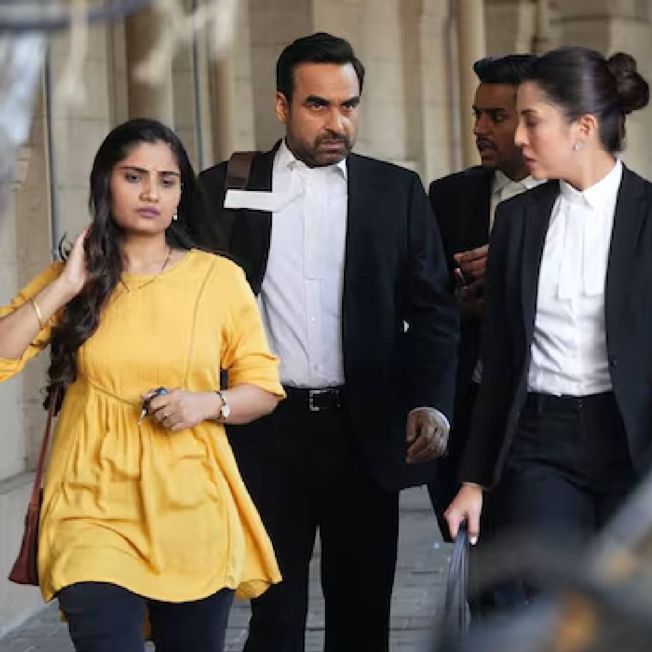 ओटीटीवर सध्या 'क्रिमिनल जस्टीस 4' या वेब सीरिजची चांगलीच चर्चा आहे. आठवड्याच्या प्रत्येक गुरुवारी या सीरिजचा नवीन एपिसोड प्रेक्षकांच्या भेटीला आला. एकूण 8 एपिसोड्स असलेल्या या सीरिजला ओटीटीवर चांगला प्रतिसाद मिळतोय. 3 जुलै रोजी याचा शेवटचा एपिसोड स्ट्रीम झाला होता. 
