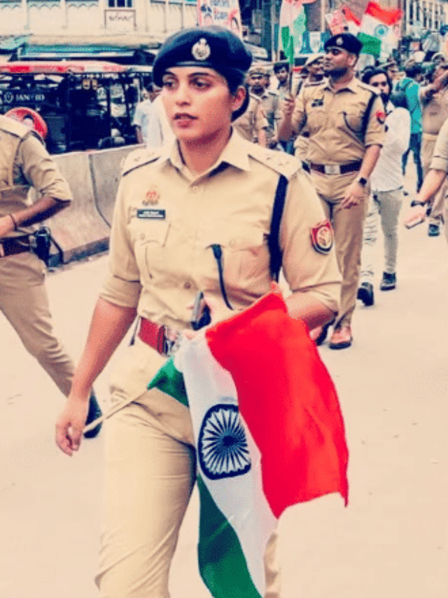 48 लाख पगाराची नोकरी सोडून ही तरुणी बनली IPS