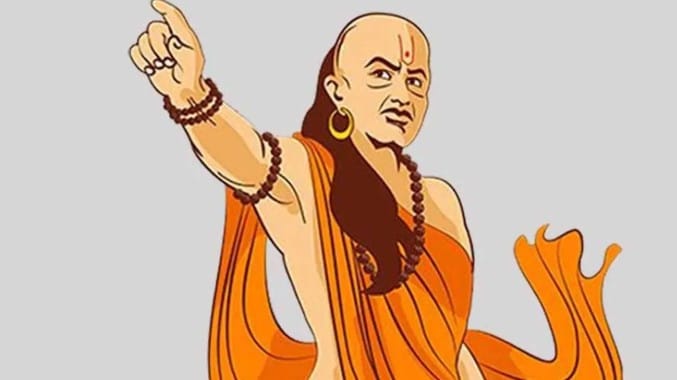 आचार्य चाणक्य यांना संपूर्ण देश ओळखतो. ते एक अर्थशास्त्री, कुटनीतितज्ज्ञ होते. त्यांनी यशस्वी जीवन जगण्यासाठी काही मोलाचे संदेश दिलेले आहेत. त्यांनी सांगितलेल्या गोष्टींचे पालन केल्यास आयुष्यात  प्रगती होते आणि जीवन सुखकर होतं, असं म्हटलं जातं. 