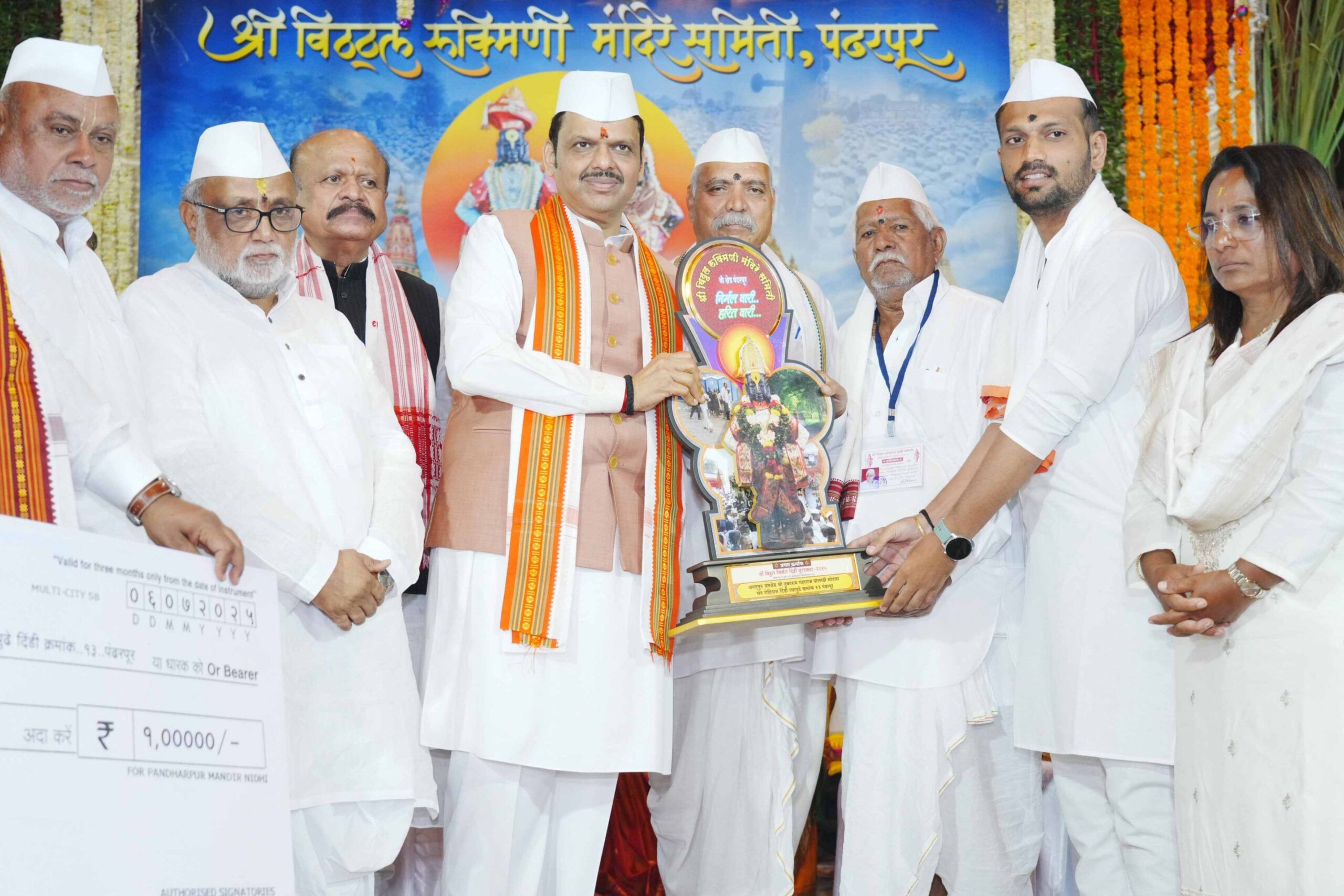 राज्यभरातून सुमारे २० ते २२ लाख वारकरी आणि भाविक पंढरपुरात दाखल झाले होते.